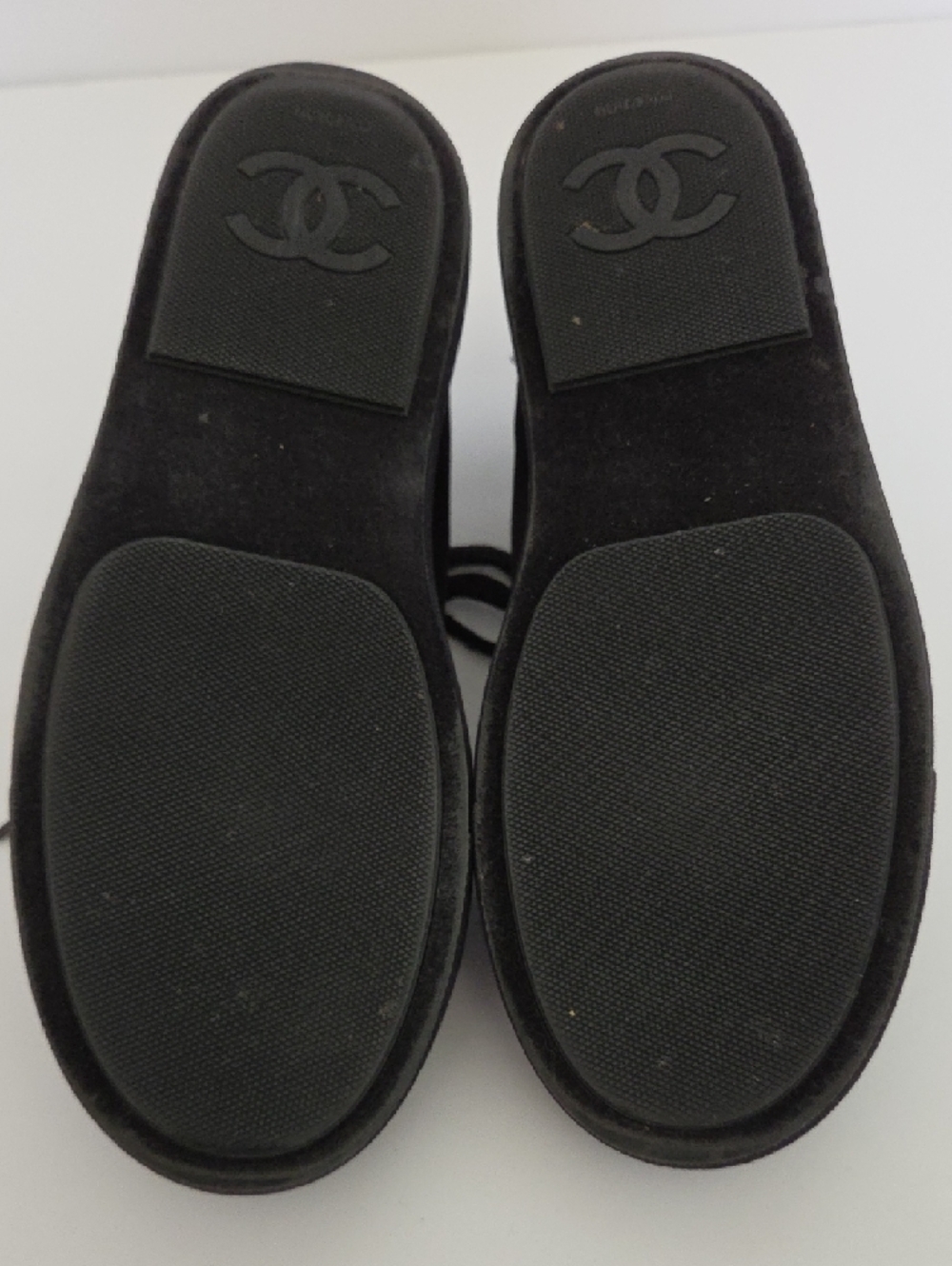 CHANEL Black Velvet Low-Top Sneakers with Gold Eyelets Size EU 38.5 US 8 1/2 - Picture 4 of 8